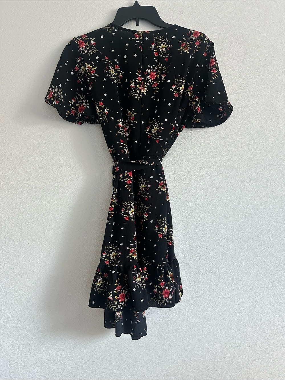 Women's Ruffle Black Floral Mini Wrap Cocktail Dress Size M Boho - Picture 4 of 7